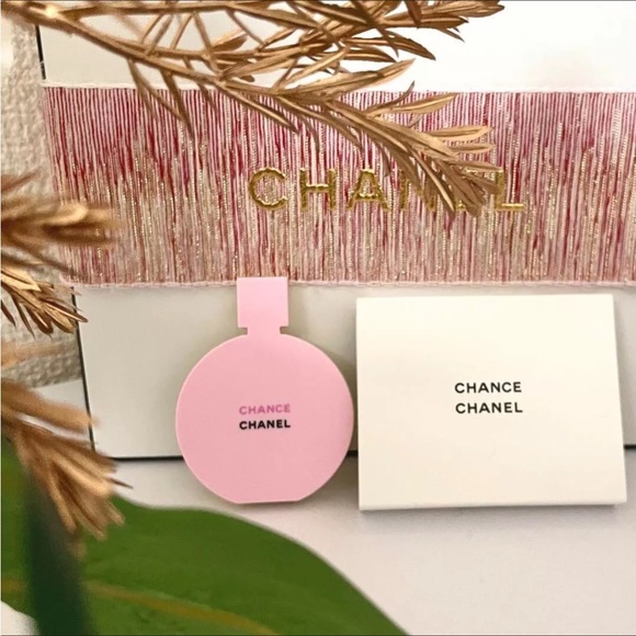 Chanel Pink Compact Mirror 💗 - Picture 4 of 8